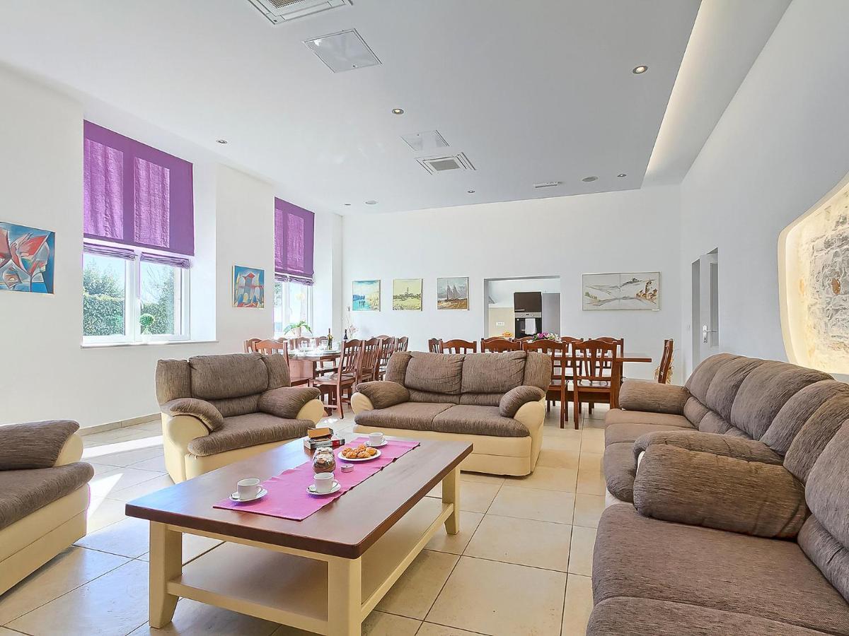 Villa Old School House By Interhome Basici